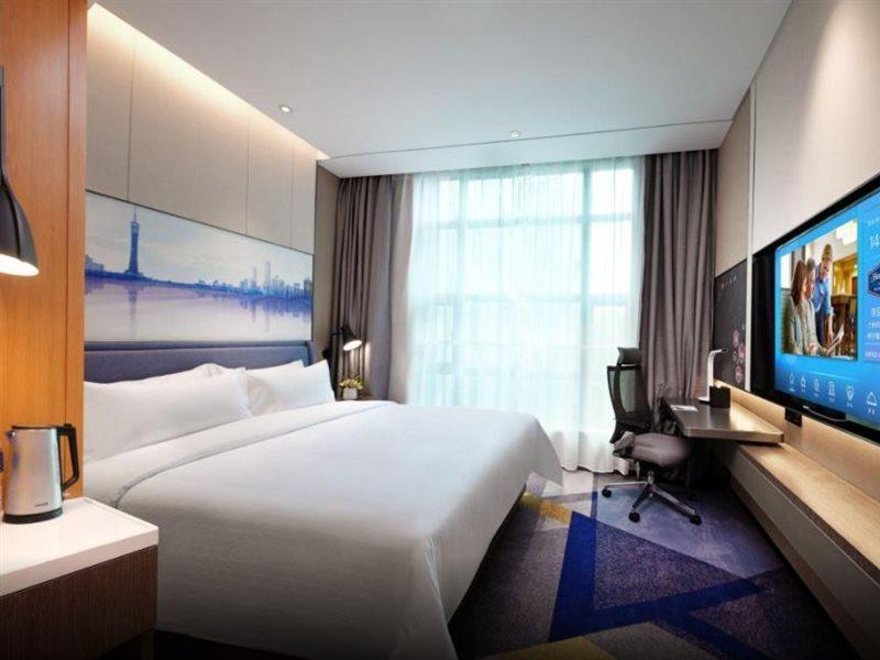 Hampton By Hilton Guangzhou Tianhe Sports Center Hotel Exterior photo